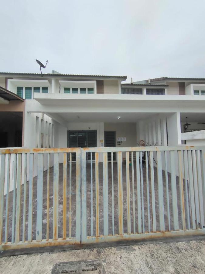 Karak Indah Homestay Εξωτερικό φωτογραφία
